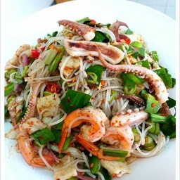 ยำขนมจีนทะเลหมูยอ