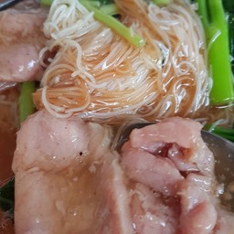 ราดหน้ายอดผัก เมืองชาละวัน