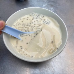 น้ำเต้าหู้ใส่เครื่องทุกอย่างเพิ่มเนื้อเต้าฮวย