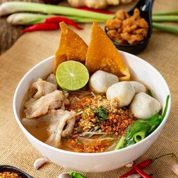 ก๋วยเตี๋ยวหมูต้มยำ พิเศษ