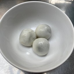 บัวลอยงาดำ