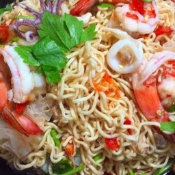 ยำ มาม่า