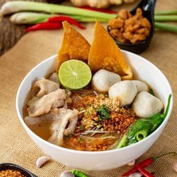 ก๋วยเตี๋ยวหมูต้มยำน้ำใส