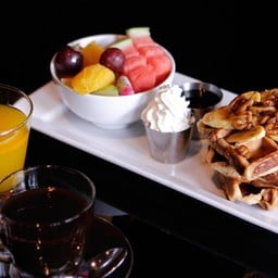 WAFFLE BANANA & WALNUT