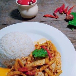 ข้าว ผัดเผ็ดหน่อไม้ไก่