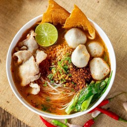 ก๋วยเตี๋ยวหมูต้มยำน้ำข้น