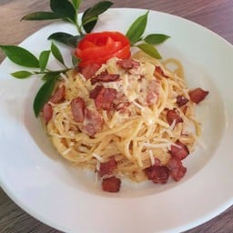 Mucho Burger & Pizza Sanctuary Bar & Bistro อุดมสุข51