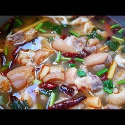 ต้มแซ่บขาหมู
