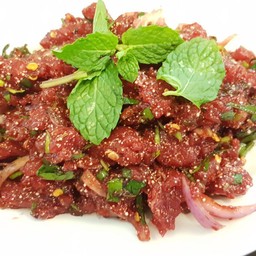 ก้อยหมูดิบ