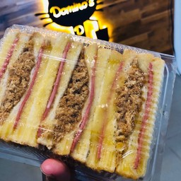 Domino’s Diner-Cha