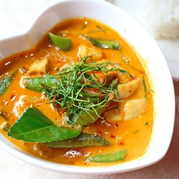 แกงคั่วสับประรด