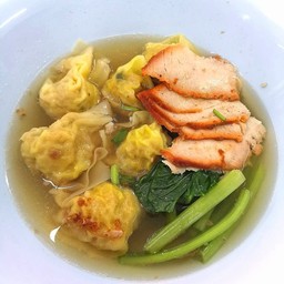 เกี๊ยวน้ำหมูแดง