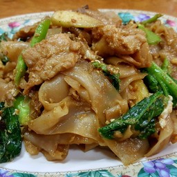 เส้นใหญ่ผัดซีอิ๊วหมู