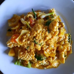 ปลาหมึกผัดผงกระหรี่