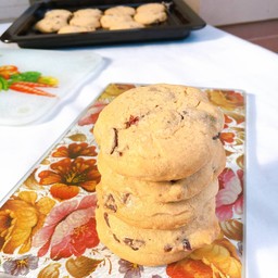 CRANBERRY CHEWY CHOCOLATE CHIP COOKIES