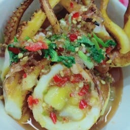 สามออ ปลาหมึกย่าง ยำลูกชิ้น