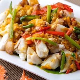 เนื้อกรรเชียงปูผัดพริกเหลือง