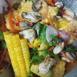 ยำหอยนางรมข้าวโพด น้ำปลาร้า