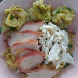 บะหมี่เกี๊ยวปู+หมูแดง