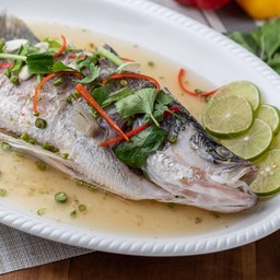 ปลากะพงเป็นนึ่งมะนาว