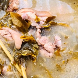 ต้มขาหมูใบชะมวง