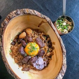 ข้าวผัดมันเนื้อ ไข่ดองน้ำปลากวน เนื้อลูกเต๋าย่าง กระเทียมตุ๋นน้ำมัน