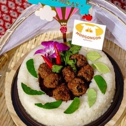 เค้กหมูก้อนลาบทอด