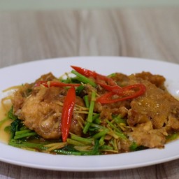 เนื้อปลาผัดคึ่นช่าย