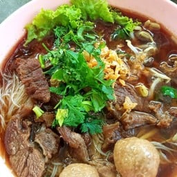 ก๋วยเตี๋ยวเนื้อตุ๋นรสเยี่ยม