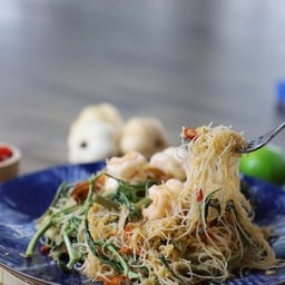 หมี่ผัดกระเฉดกุ้ง