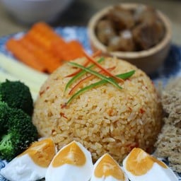 ข้าวผัดน้ำพริกลงเรือ