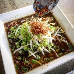 เกาเหลาน้ำตกหมูตุ๋นลูกชิ้น