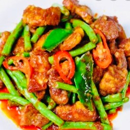 พริกแกงหมูเป็นกับข้าว