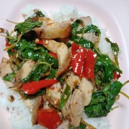 ข้าวกระเพราหมูกรอบ