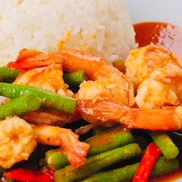 ผัดพริกแกงกุ้งราดข้าว