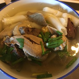 เกาเหลาเลือดหมู-ก๋วยจั๊บน้ำใส