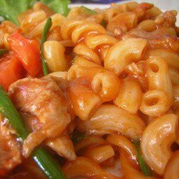 มักกะโรนีหมูผัดซอส
