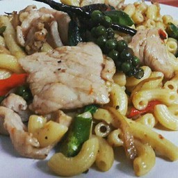 มักกะโรนีหมูผัดขี้เมา