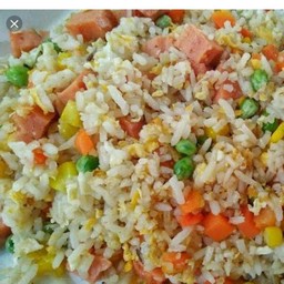 ขิาวผัดรวมมิตใส่ไข่