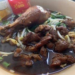 ก๋วยเตี๋ยวไก่ตุ๋นบังหนูด