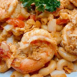 มักกะโรนีกุ้งผัดซอส