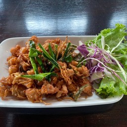 แหนมเอ็นข้อไก่ทอด