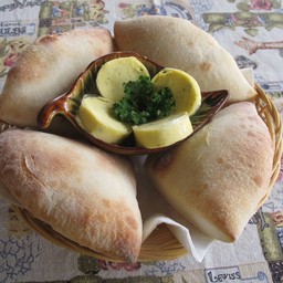 ขนมปังแป้งพิซซ่า(พร้อมเนยกระเทียม)