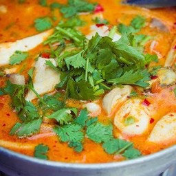 ต้มยำรวมมิตร หมู+กุ้ง+หมึก+เห็ด