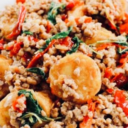 กะเพราหมูสับเต้าหู้ไข่ เป็นกับข้าว