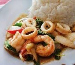 กระเพราทะเลราดข้าว