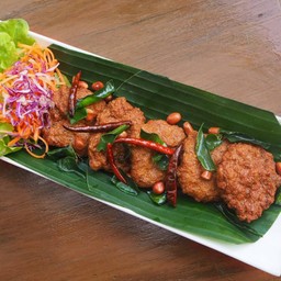 ลาบหมูทอดขัวแดง