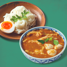 ขนมจีนน้ำยาป่าตีนไก่ ลูกชิ้นปลา [Rosniyom]