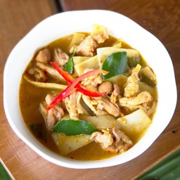 แกงยอดมะพร้าวใส่ไก่