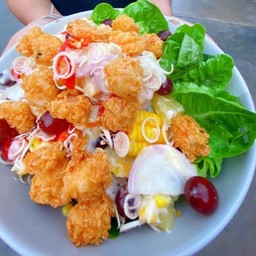 ยำสลัดกุ้งทอด